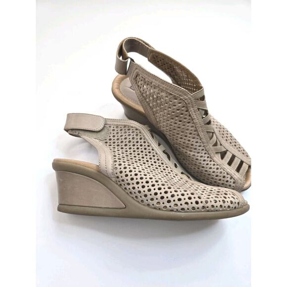Earth Taupe Calla Perforated Leather Peep-Toe Sling-Back Wedge Sandals 9.5B - Picture 3 of 11
